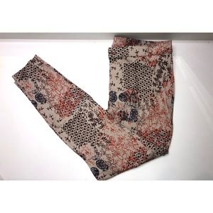 HUE NWT Patterned Pants